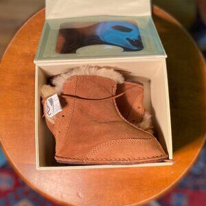 UGG Infant B00 Boots, Chestnut, Size Small